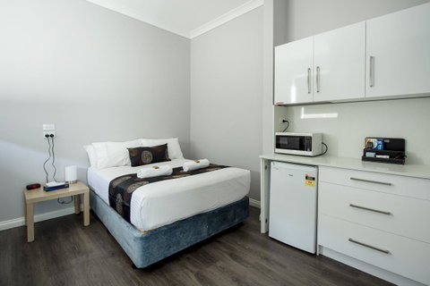 City Centre Motel Hotel - E Caravan Parks 16