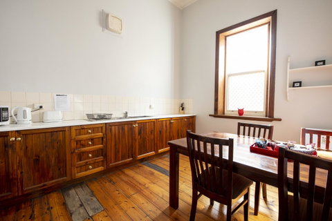 City Centre Motel Hotel - E Caravan Parks 4