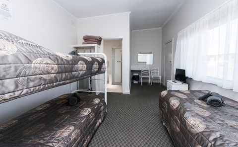 Blue Lake Motel - E Caravan Parks 9