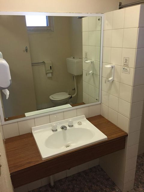 Blue Lake Motel - E Caravan Parks 28