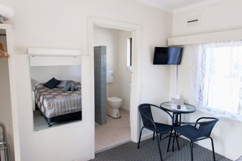 Blue Lake Motel - E Caravan Parks 6