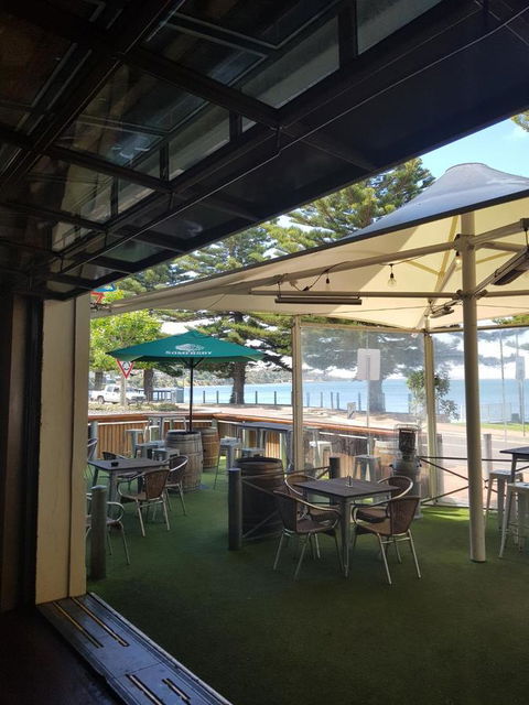 Pier Hotel Port Lincoln - E Caravan Parks 30