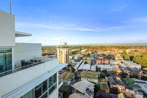 Glenelg Skyline Penthouse - E Caravan Parks 17