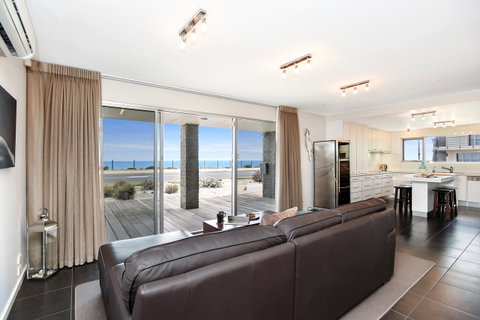 Esplanade Escape - E Caravan Parks 1