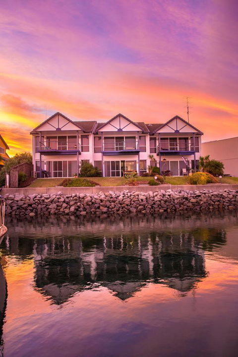 Marina Reflections - E Caravan Parks 10