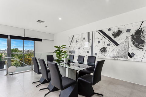 KENNEDY EXECUTIVE TOWNHOUSE - E Caravan Parks 10