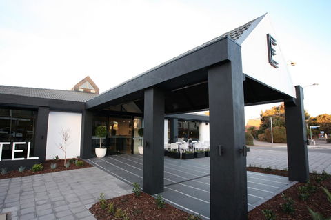 Ellen Hotel - E Caravan Parks 23
