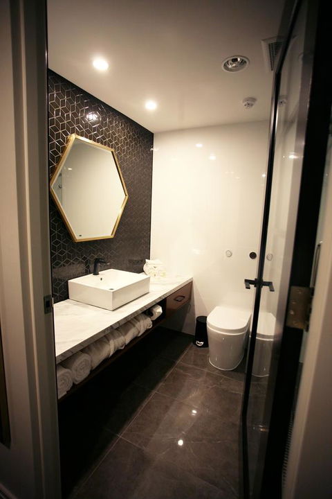 Ellen Hotel - E Caravan Parks 18