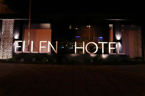 Ellen Hotel - E Caravan Parks 24