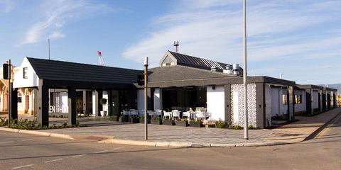 Ellen Hotel - E Caravan Parks 9