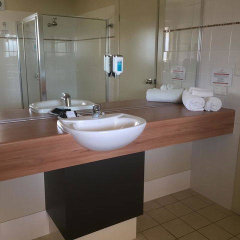 Alexander Cameron Suites - E Caravan Parks 17