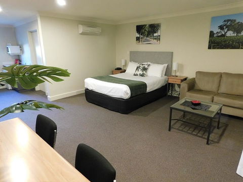 Alexander Cameron Suites - E Caravan Parks 8