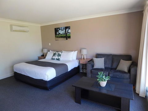Alexander Cameron Suites - E Caravan Parks 12