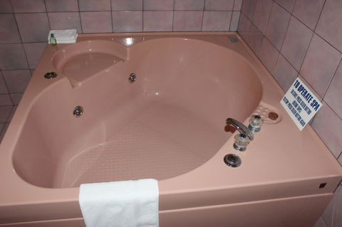 Island Motel Kingscote - E Caravan Parks 14