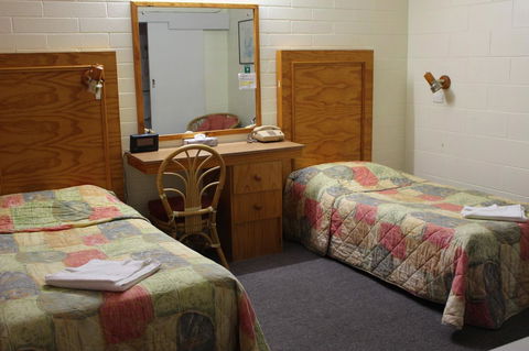 Island Motel Kingscote - E Caravan Parks 24