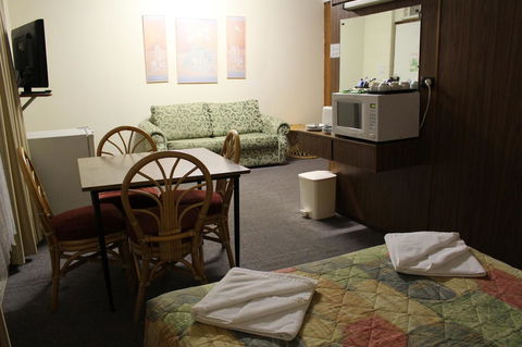 Island Motel Kingscote - E Caravan Parks 11