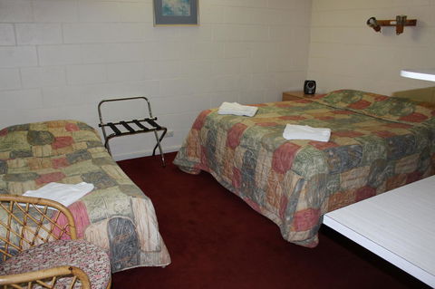 Island Motel Kingscote - E Caravan Parks 20