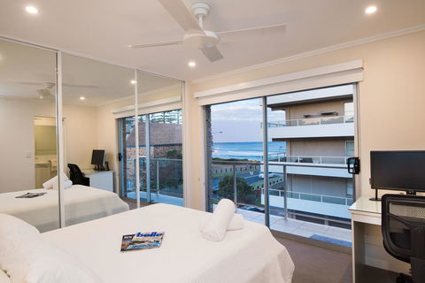 Stylish 3 Bedroom Beachview Apartment - E Caravan Parks 1