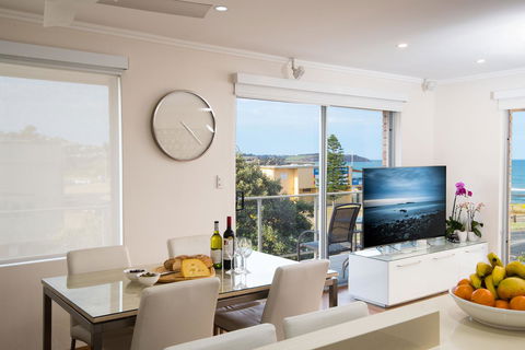 Stylish 3 Bedroom Beachview Apartment - E Caravan Parks 8
