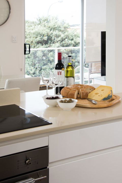 Stylish 3 Bedroom Beachview Apartment - E Caravan Parks 7