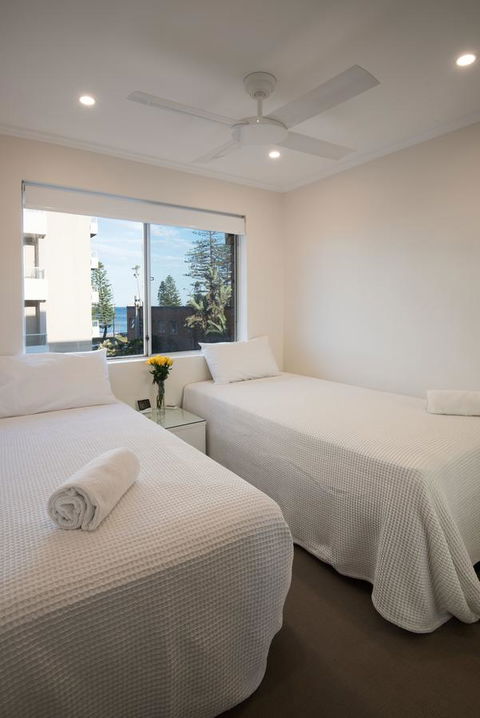 Stylish 3 Bedroom Beachview Apartment - E Caravan Parks 11