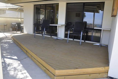 The Club House - E Caravan Parks 0
