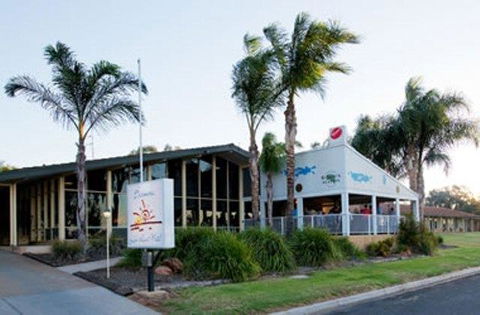 Barmera Lake Resort Motel - E Caravan Parks 1
