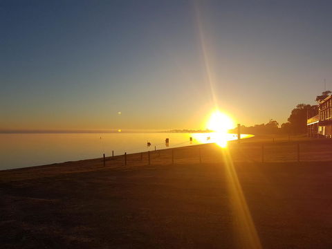 Barmera Lake Resort Motel - E Caravan Parks 5