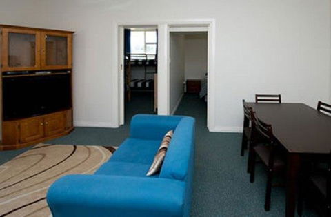 Barmera Lake Resort Motel - E Caravan Parks 24