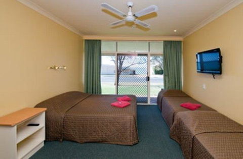 Barmera Lake Resort Motel - E Caravan Parks 13