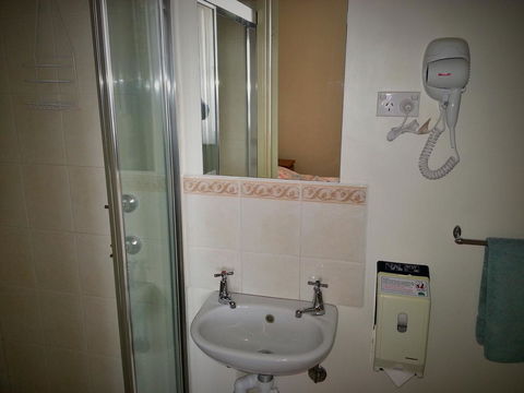 Sonbern Lodge Motel - E Caravan Parks 12