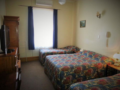 Sonbern Lodge Motel - E Caravan Parks 9