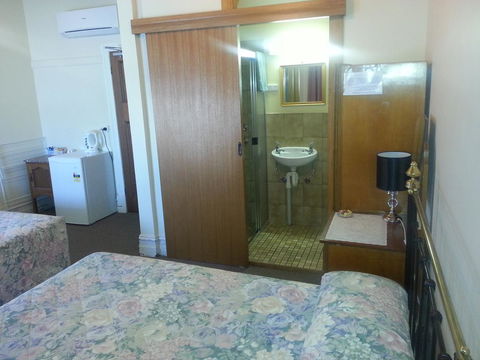 Sonbern Lodge Motel - E Caravan Parks 32