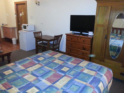Sonbern Lodge Motel - E Caravan Parks 23