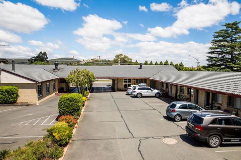 Lilac City Motor Inn & Steakhouse - E Caravan Parks 25