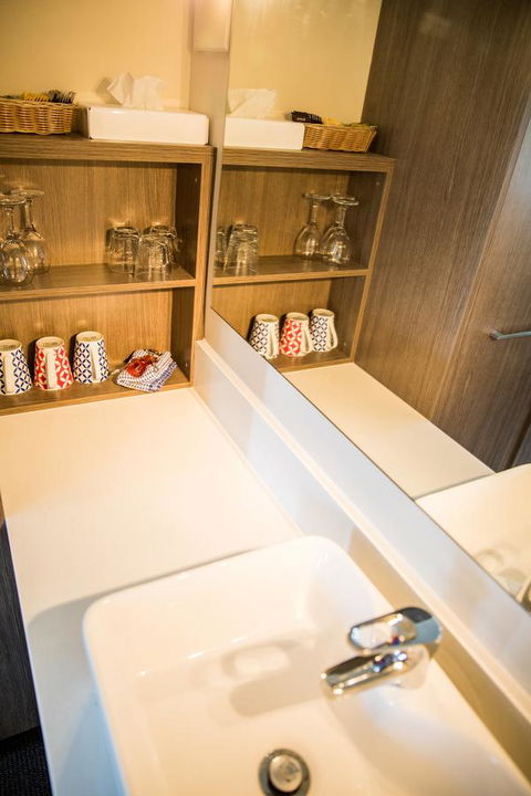 Lilac City Motor Inn & Steakhouse - E Caravan Parks 28