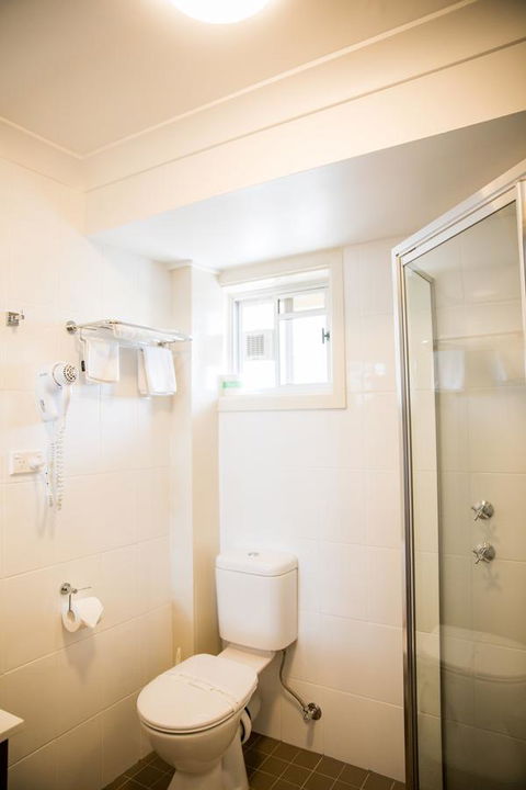 Lilac City Motor Inn & Steakhouse - E Caravan Parks 27