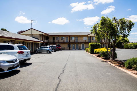 Lilac City Motor Inn & Steakhouse - E Caravan Parks 26