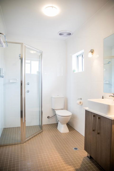 Lilac City Motor Inn & Steakhouse - E Caravan Parks 6