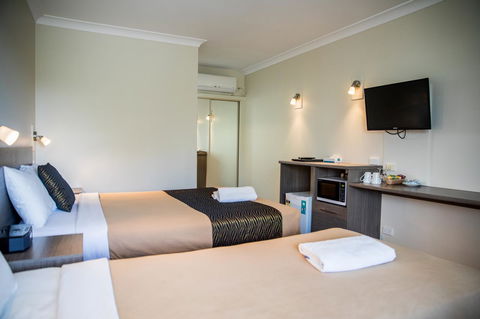 Lilac City Motor Inn & Steakhouse - E Caravan Parks 5