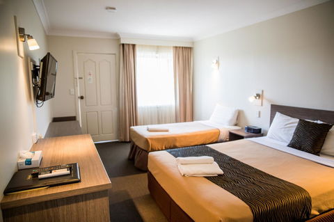 Lilac City Motor Inn & Steakhouse - E Caravan Parks 30