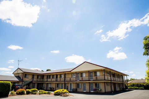Lilac City Motor Inn & Steakhouse - E Caravan Parks 0