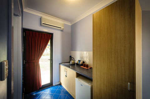 The Anglers Inn - E Caravan Parks 3