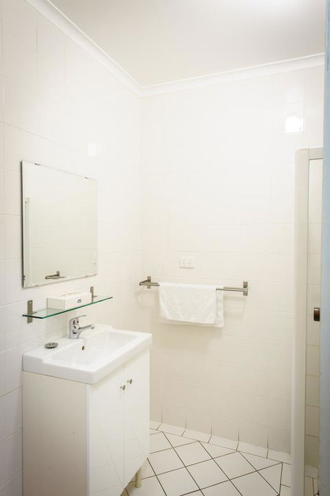 The Anglers Inn - E Caravan Parks 7