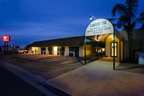 The Anglers Inn - E Caravan Parks 1
