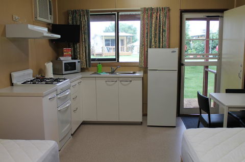 Millicent Hillview Caravan Park - E Caravan Parks 36