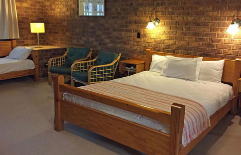 Coonawarra Place Motor Inn - E Caravan Parks 12
