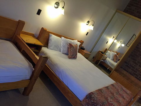 Coonawarra Place Motor Inn - E Caravan Parks 29