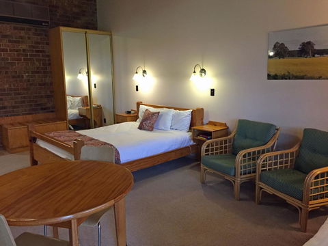 Coonawarra Place Motor Inn - E Caravan Parks 27