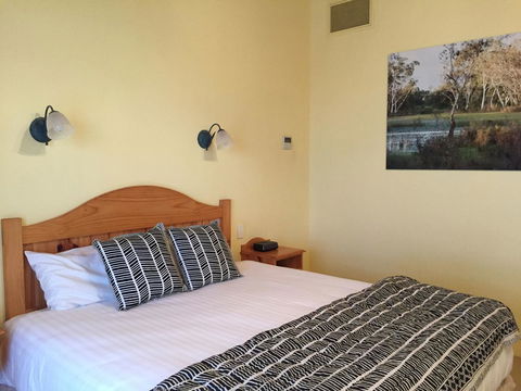 Coonawarra Place Motor Inn - E Caravan Parks 42